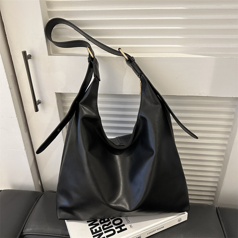 Sleek Black Leather Shoulder U - Leatherwork Workshop recension och pris